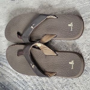 Sanuk flip flop brown